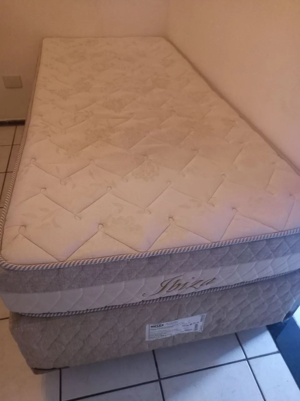 CAMA BOX DE SOLTEIRO 