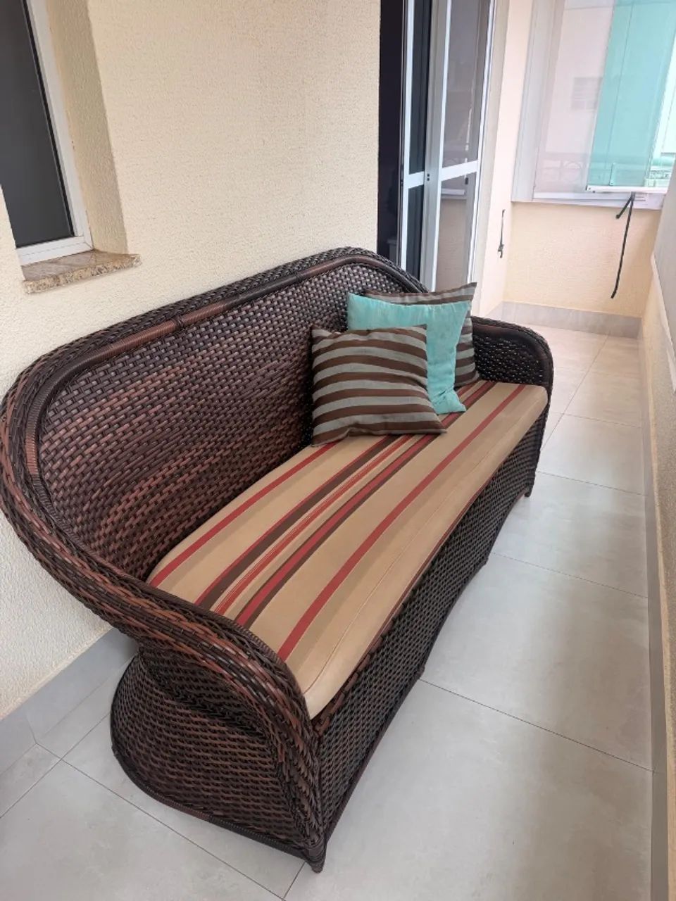 Conjunto de Móveis para Varanda em Fibra Sintética - Sofá, Poltronas, Mesas e Banquetas - Foto 2