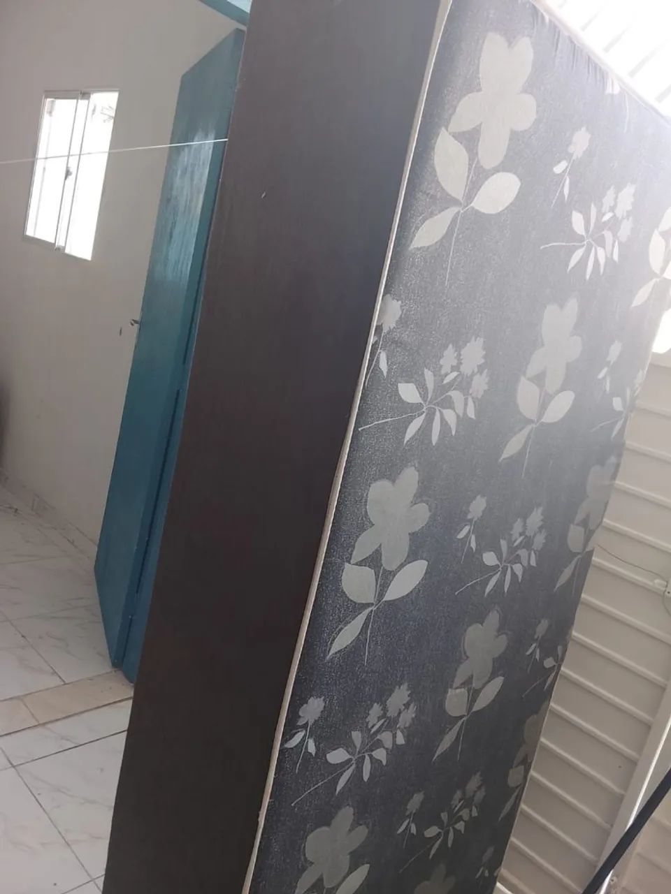 Cama de solteiro box , nova só foi tirada o plastico
