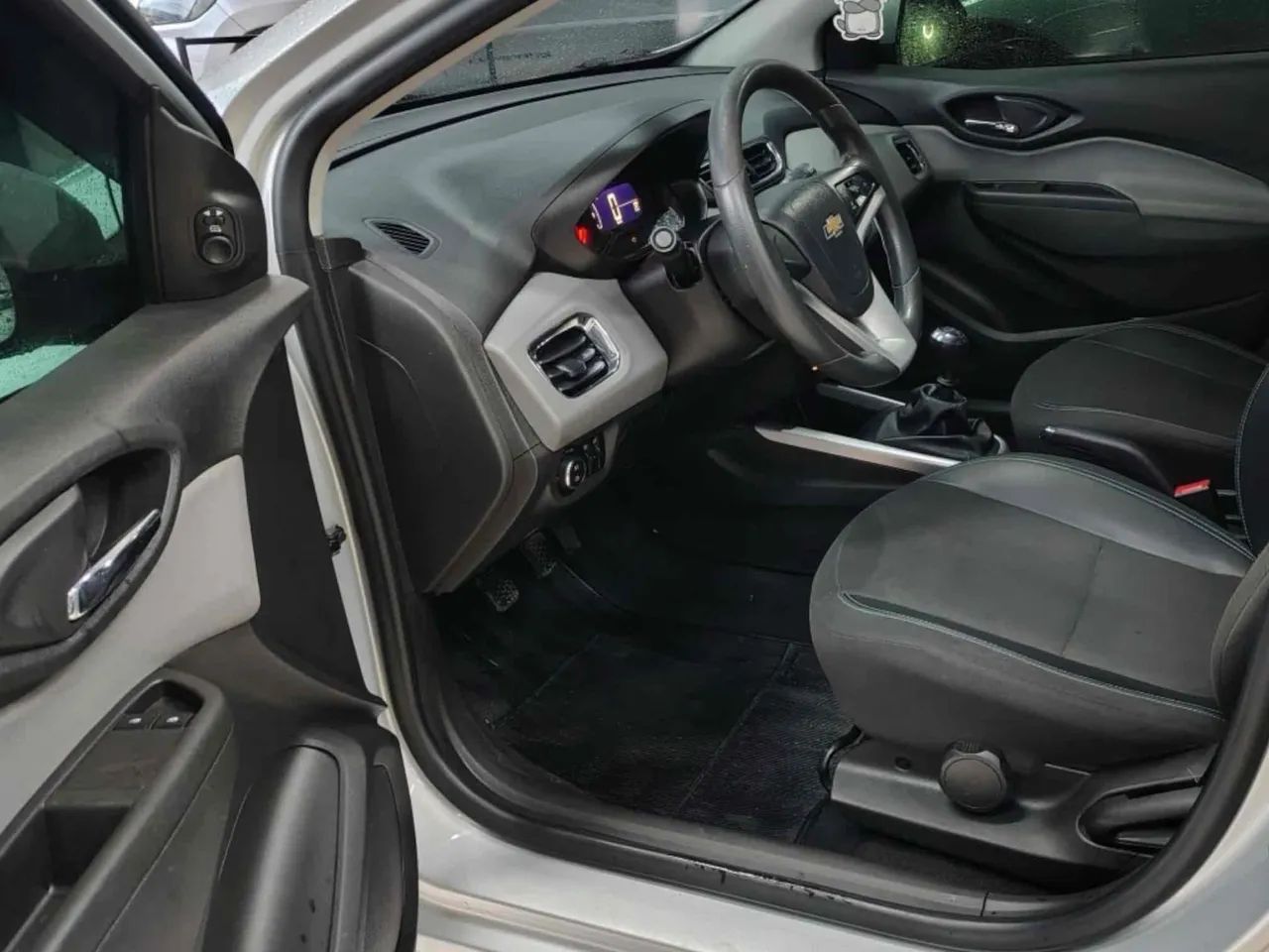 Chevrolet Onix Hatch LT 1.0 8V Flex Mec. 4P 2019 - Foto 8