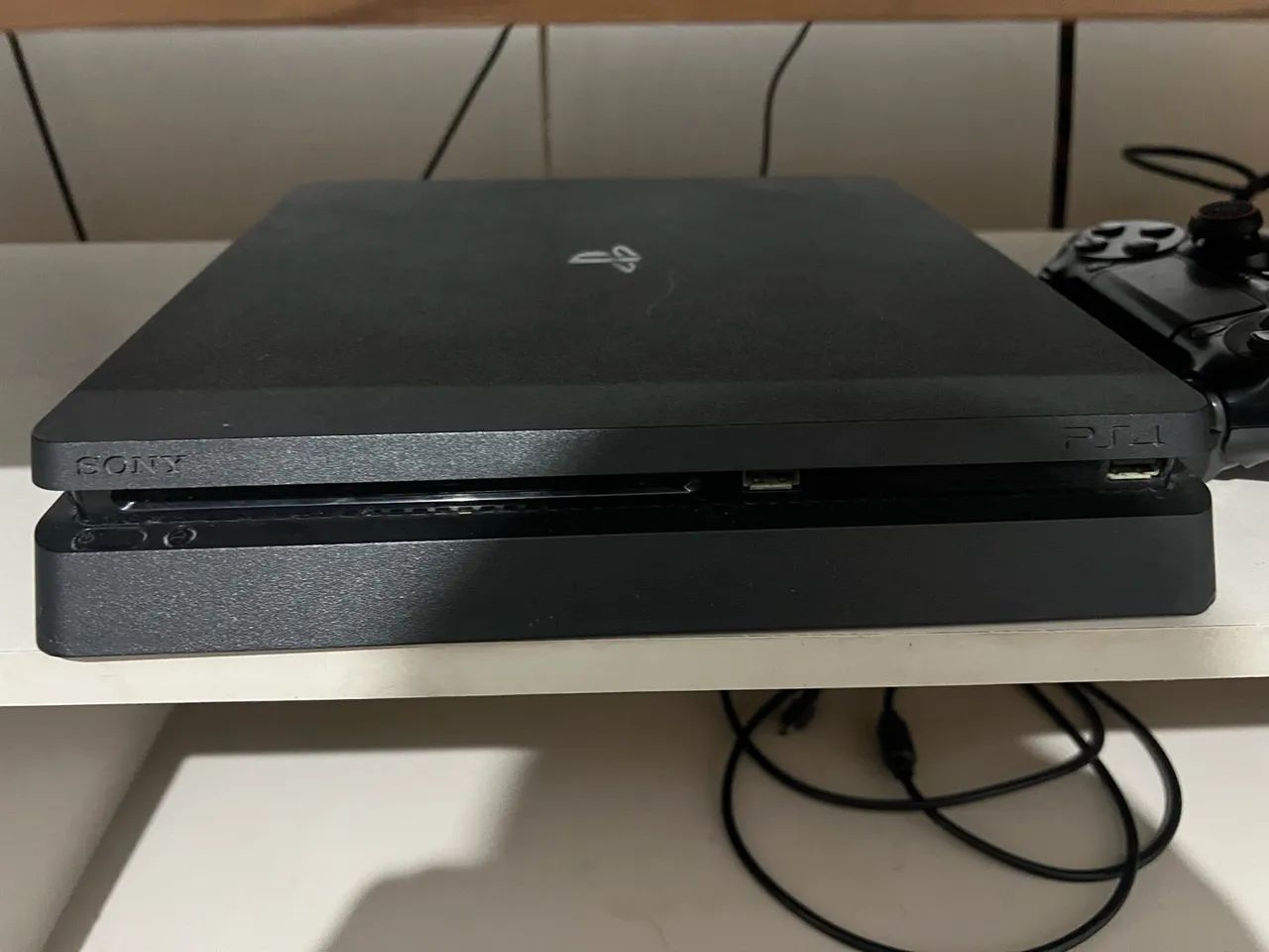 PS4 slim COM 2 Controles  - Foto 2
