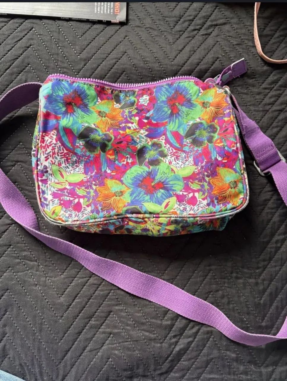 Bolsa Kipling floral roxa - Foto 3