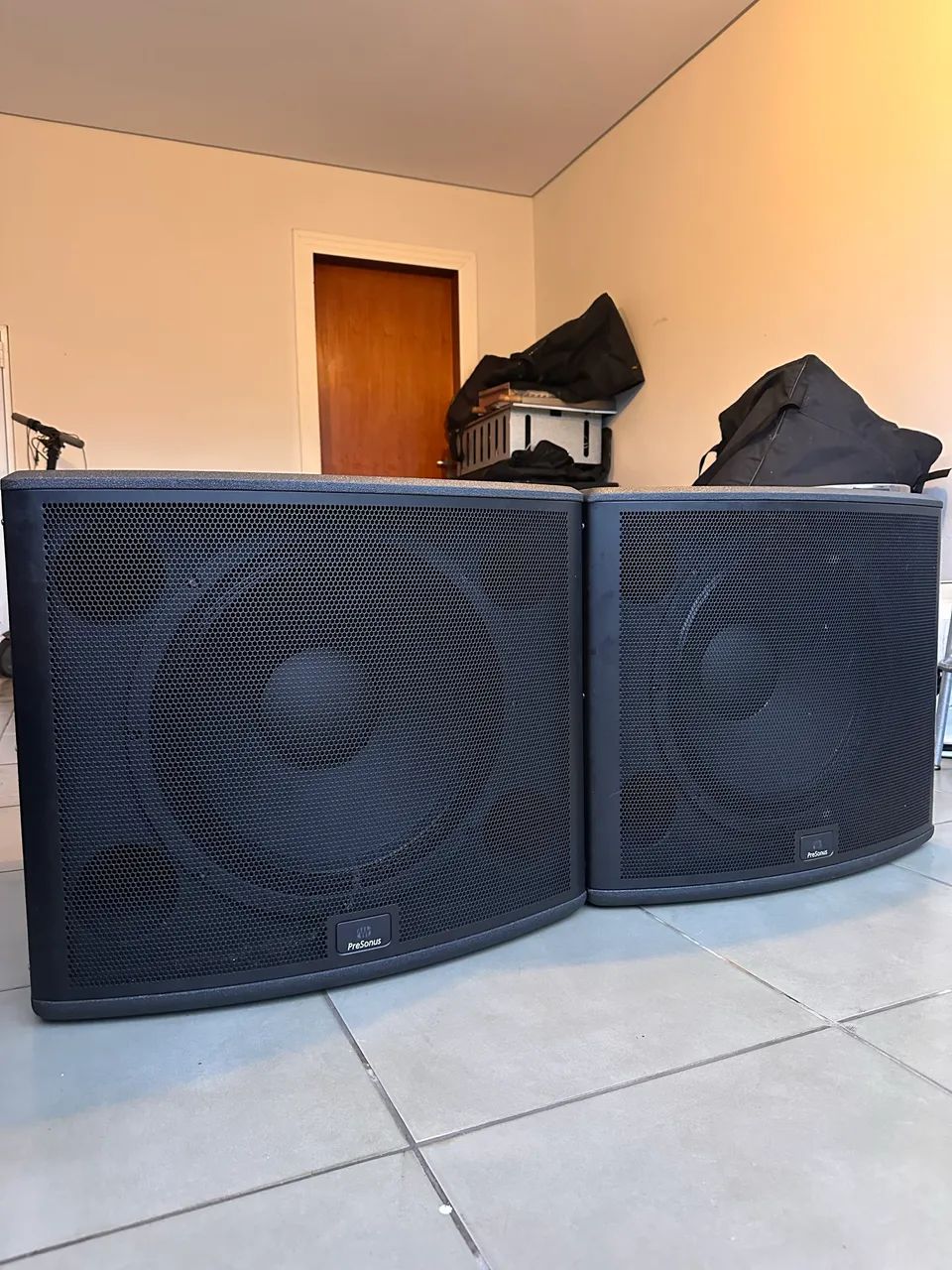 Caixa Subwoofer PreSonus StudioLive 18sAI (cada)