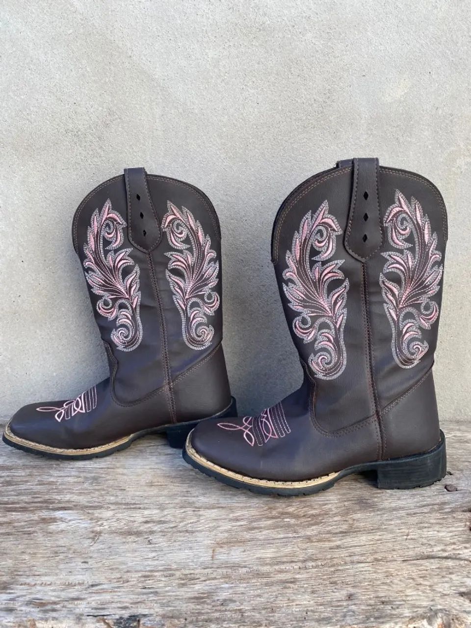 Vendo bota feminina country Nova Nunca usada