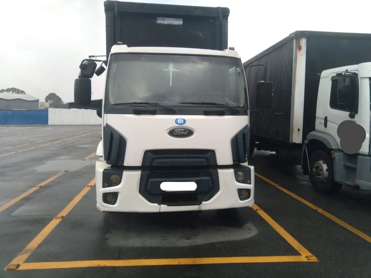 Ford cargo. 17 23.  No chassi  ano 2013.   