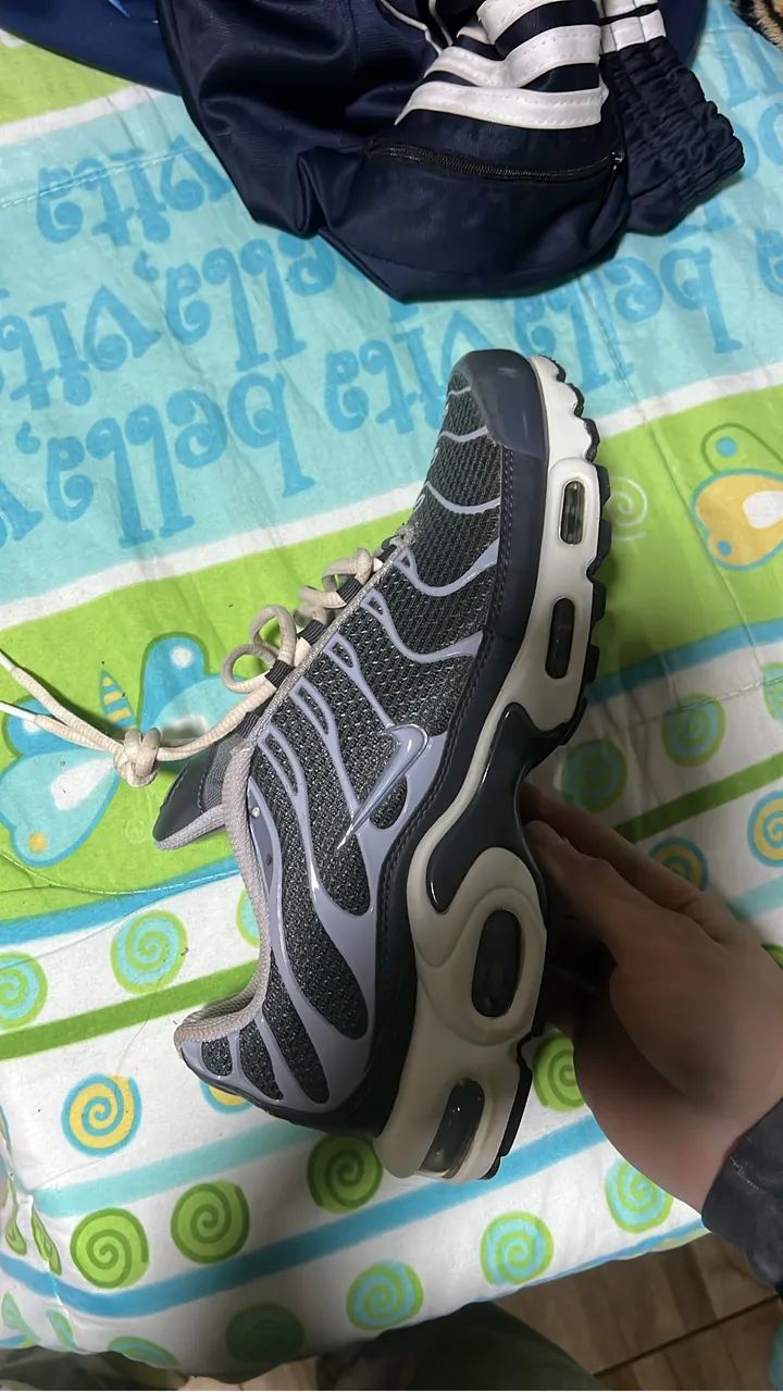 air max tn plus cinza