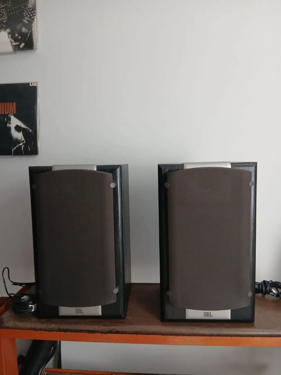 Par de caixas de som JBL Studio Series S26