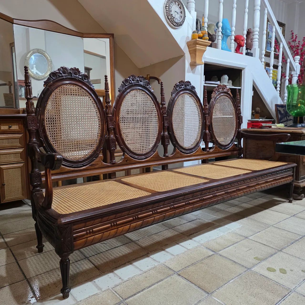 Móveis antigos, sofa antigo medalhão jacaranda e palhinha  - Foto 2