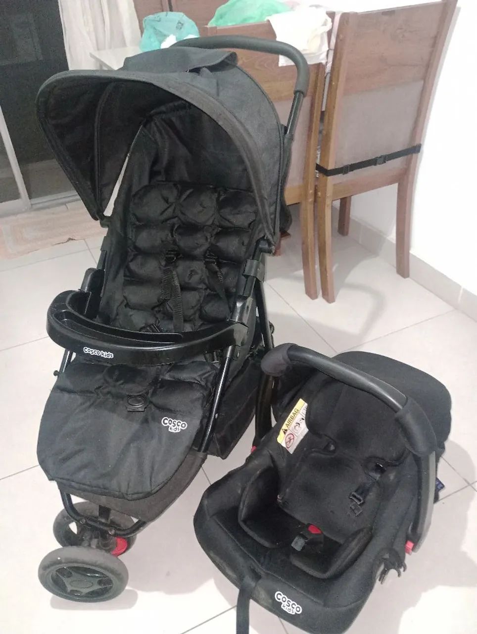Carrinho e bebê conforto Cosco kids 