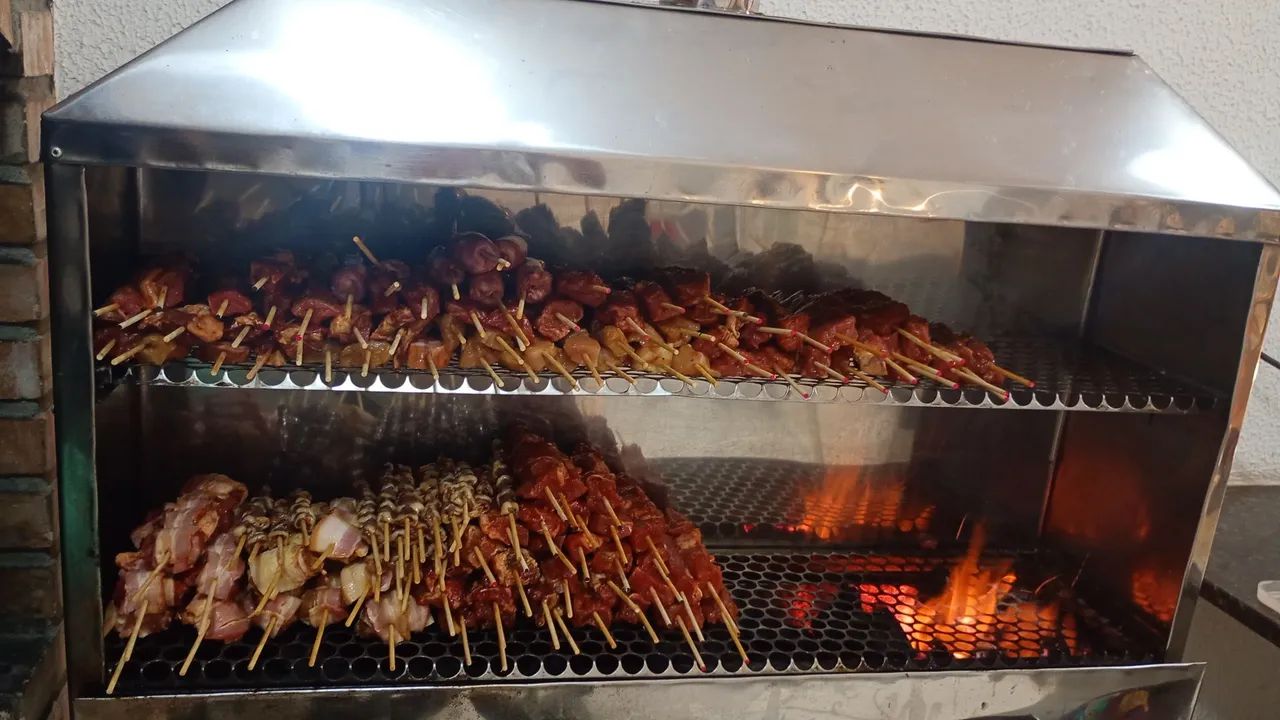 Churrasco Grelhados na brasa em espetos. - Foto 3