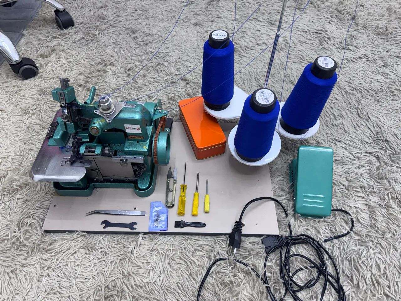 Maquina overlock Semi-Industrial Chinesa GN1-6D pouco usada - Foto 2