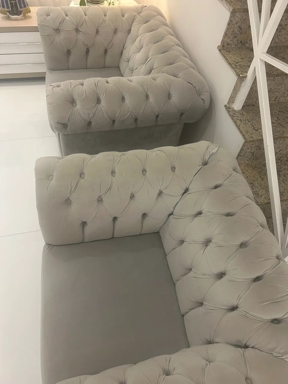 Vendo um conjunto de sofá e poltronas de capitonê  - Foto 2