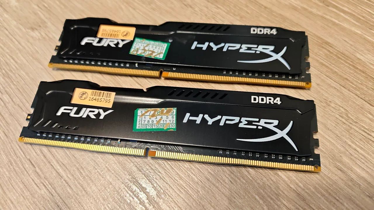 Kit Memória RAM Kingston HyperX Fury GB CL15 (2x4GB) DDR4 2400MHz