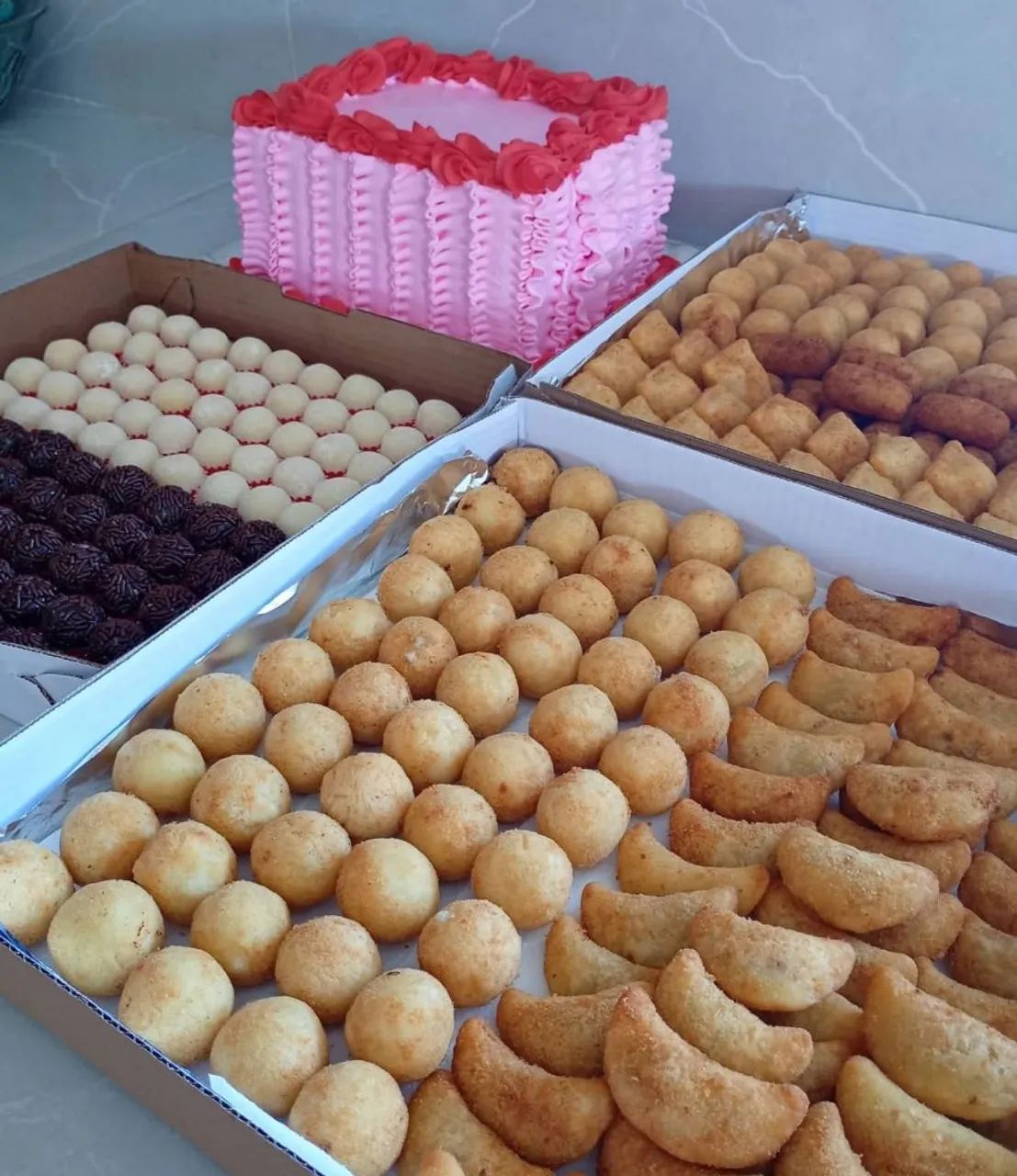 Aceitamos encomendas de doces e salgados