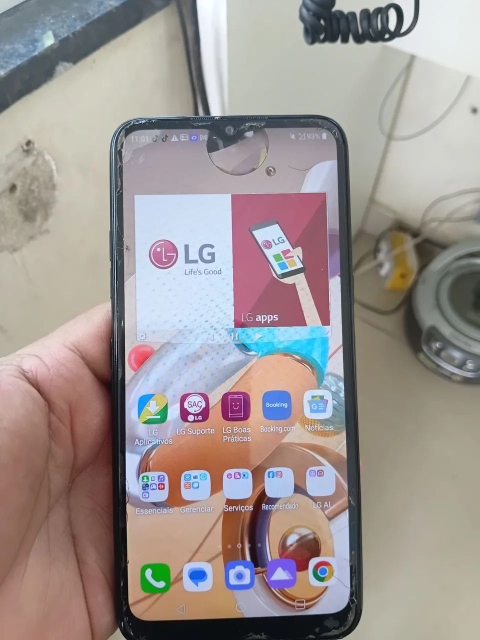 Vendo celular LG 150 reais.