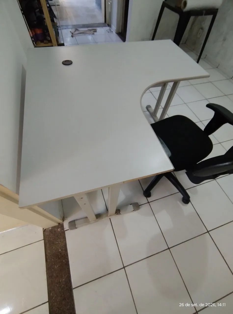 Mesa de escritório com cadeira  - Foto 3