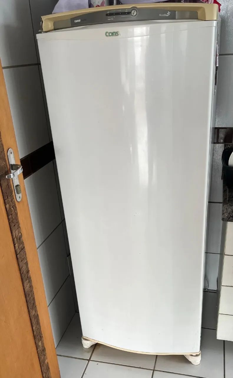 Geladeira Cônsul frost free, funciona perfeitamente