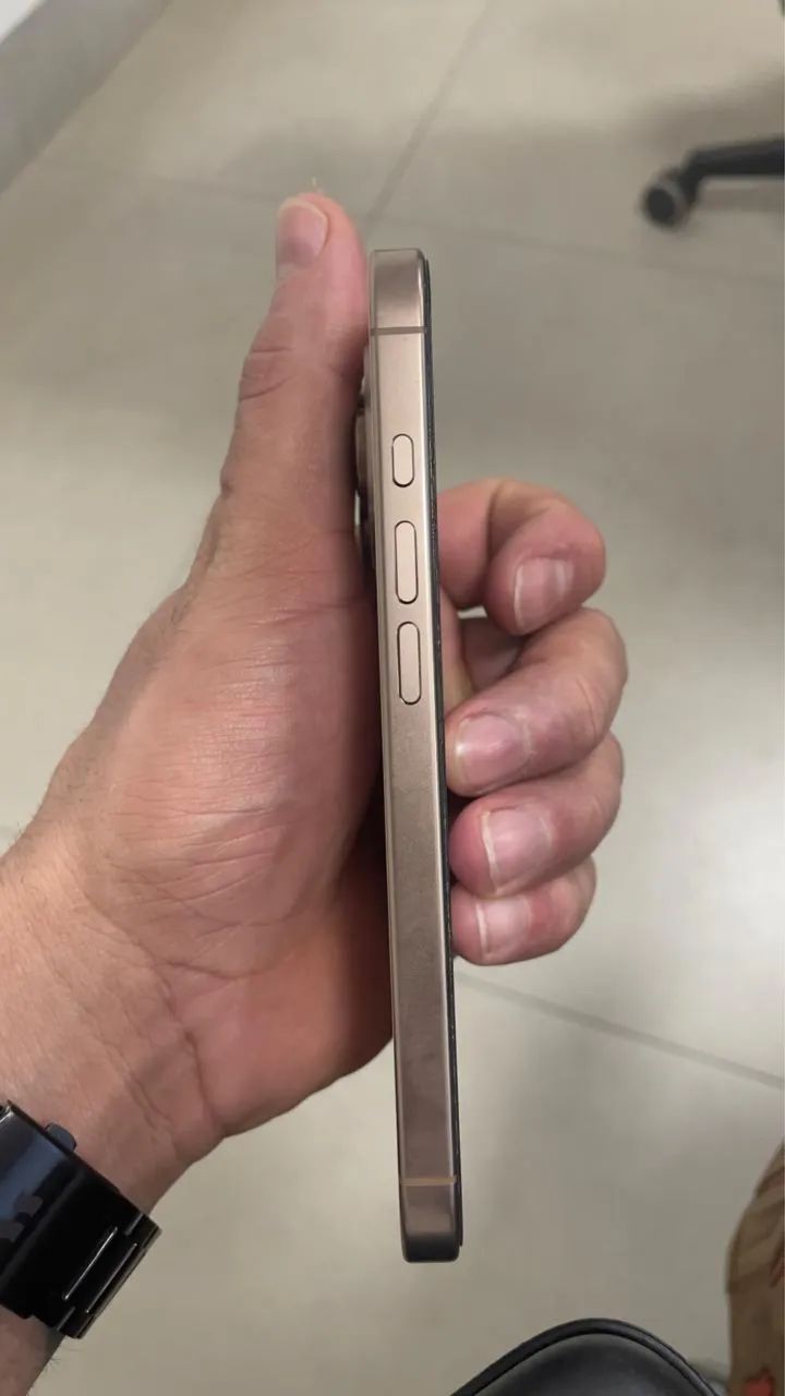 iPhone 16 PRO 256 - Foto 4