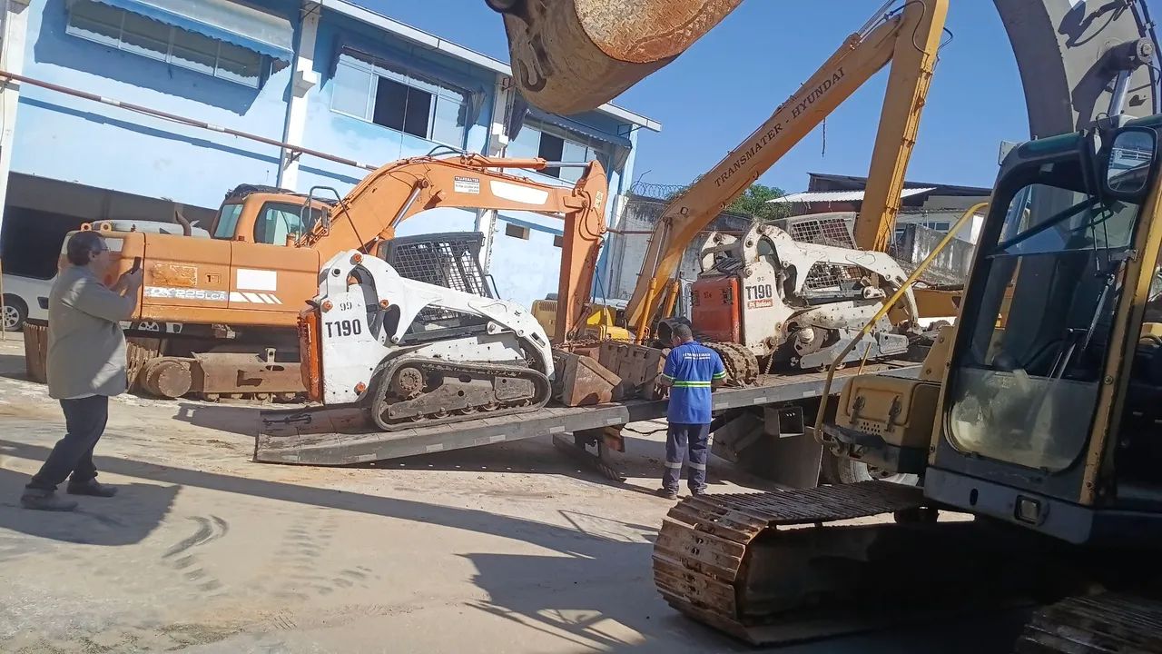 Bobcat T190 2013,troco,Caminhão traçado 6x4 caçamba 12m3 - Foto 3