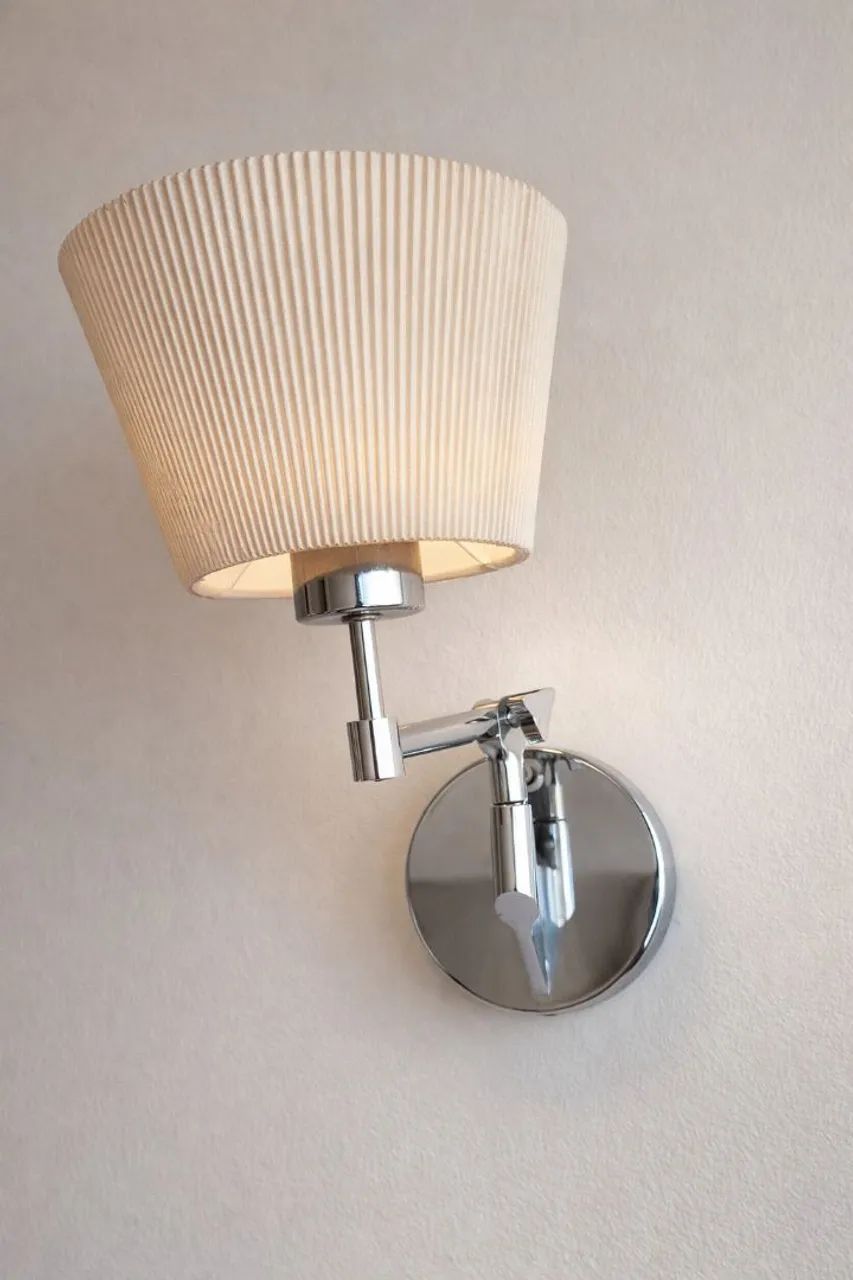 Luminária Articulada Com Cúpula Para Cabeceira de Cama