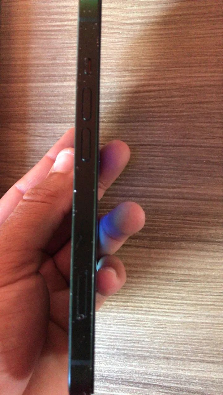iPhone13 apenas com um trinco na tela  - Foto 2
