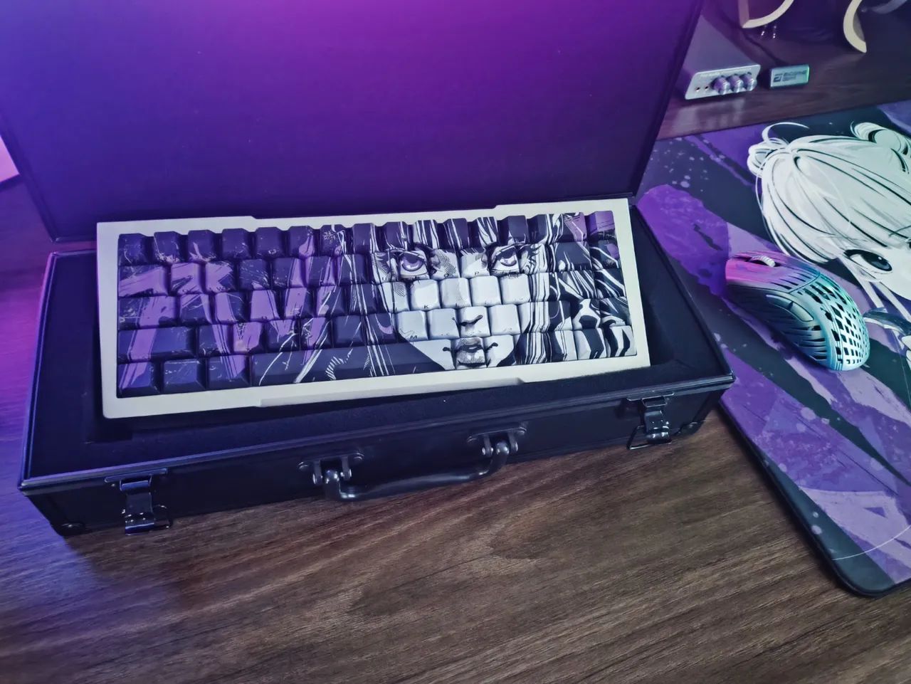 Teclado Magnético Pwnage Zenblade65 c/ keycaps Nyomi + Maleta