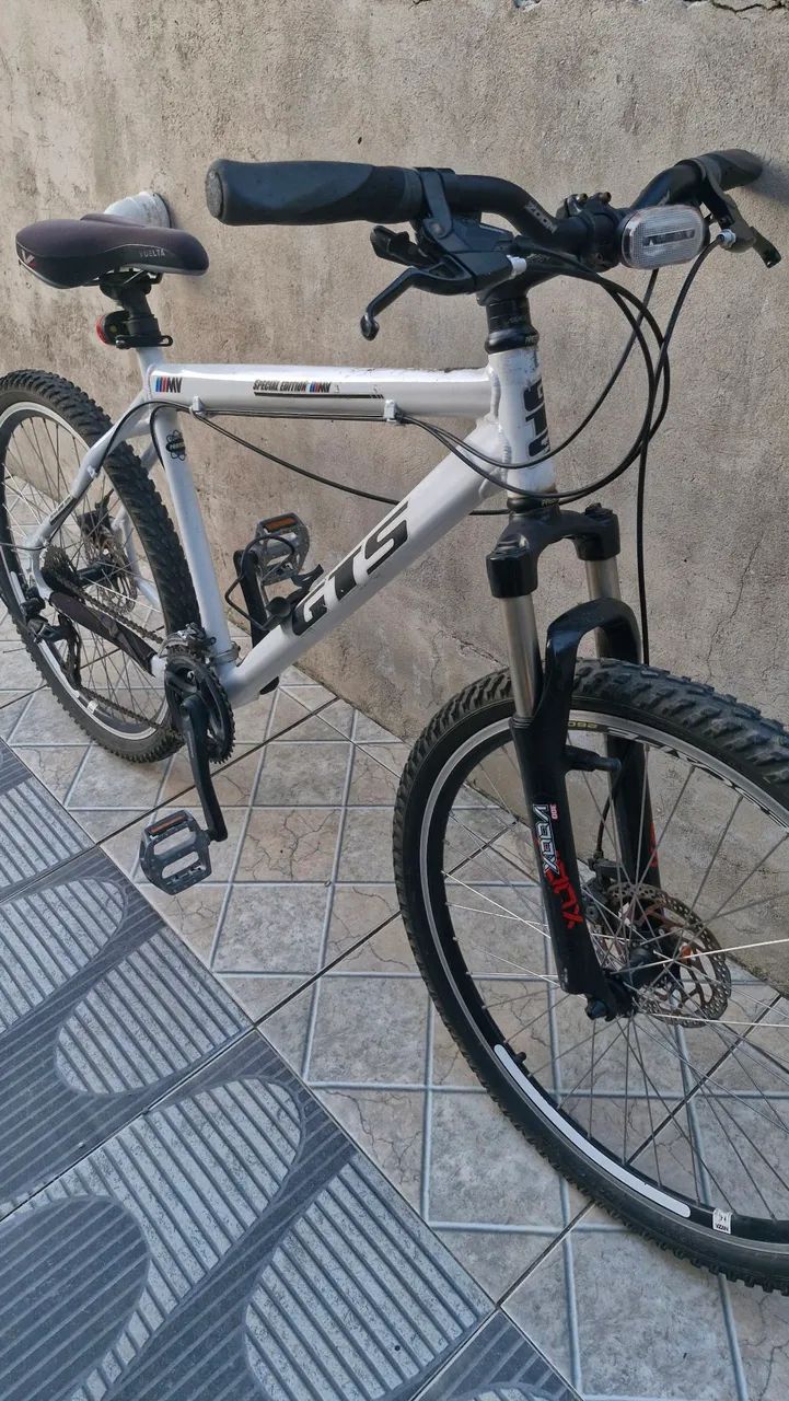 Bicicleta semi nova aro 26