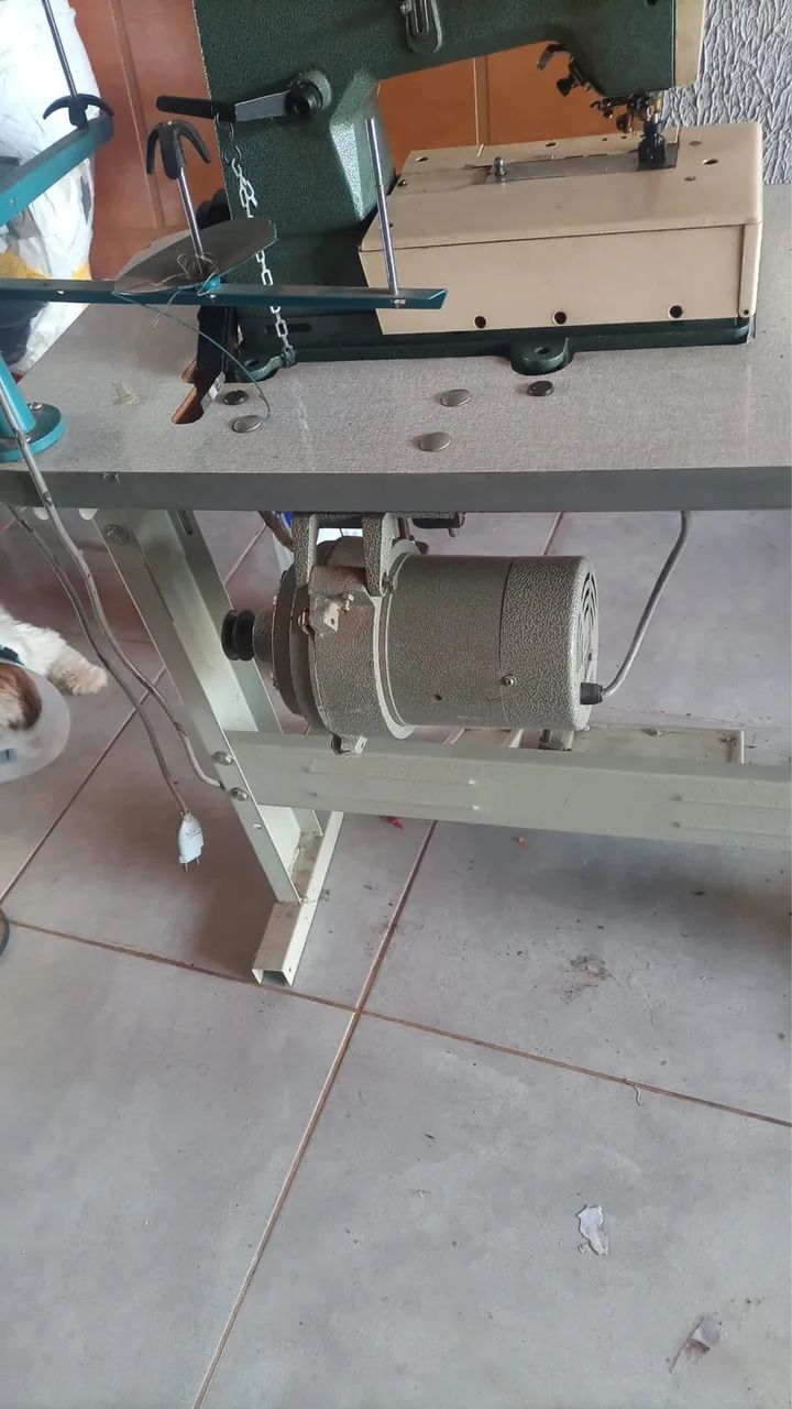 Vendo 2 máquina industrial . Galoneira e Reta - Foto 4