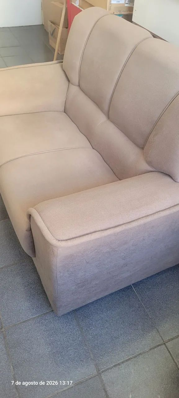 Vendo Sofá de 2 lugares. 100% conservado, pouco tempo de comprado, novíssimo.  - Foto 4