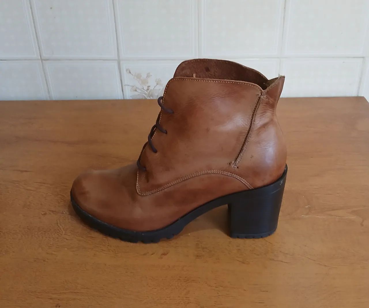 bota de couro legítimo marrom,  da marca Sollas - Foto 2