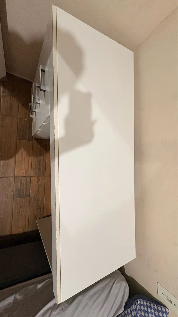 mesa escrivaninha 4 gavetas, em bom estado! - Foto 3