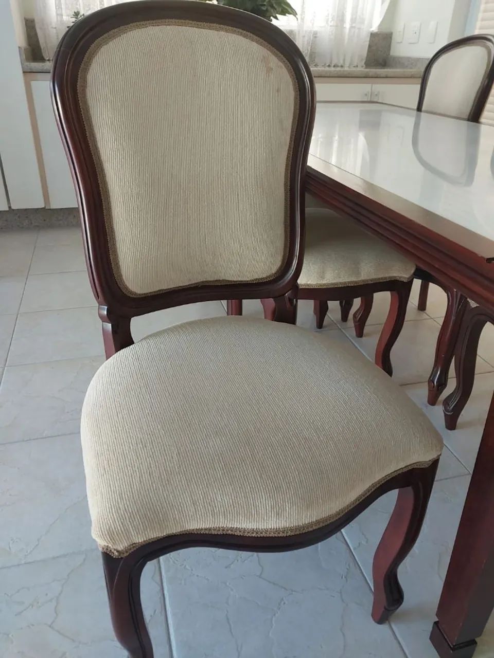 Mesa 6 lugares mármore e madeira maciça - Foto 2