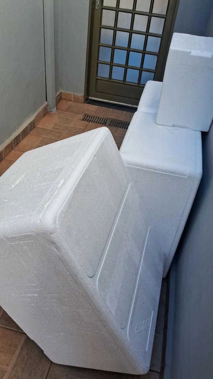 Caixa de Isopor 100 Litros - Praticamente Nova - Bauru**<br><br>