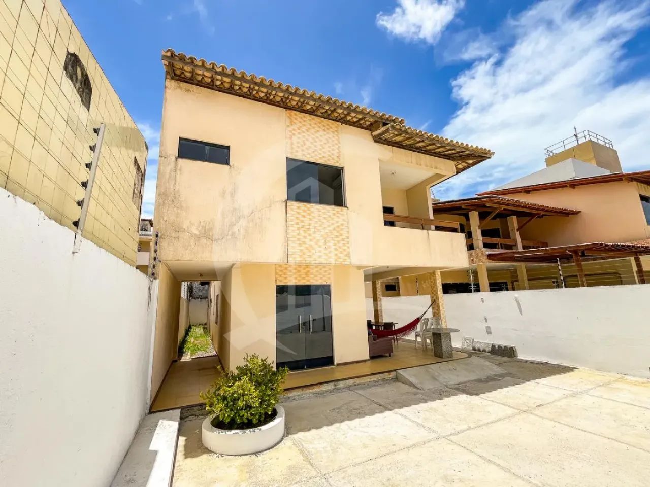 Imóvel Amplo e Versátil: Residencial e Comercial em Posição Leste! - Foto 2