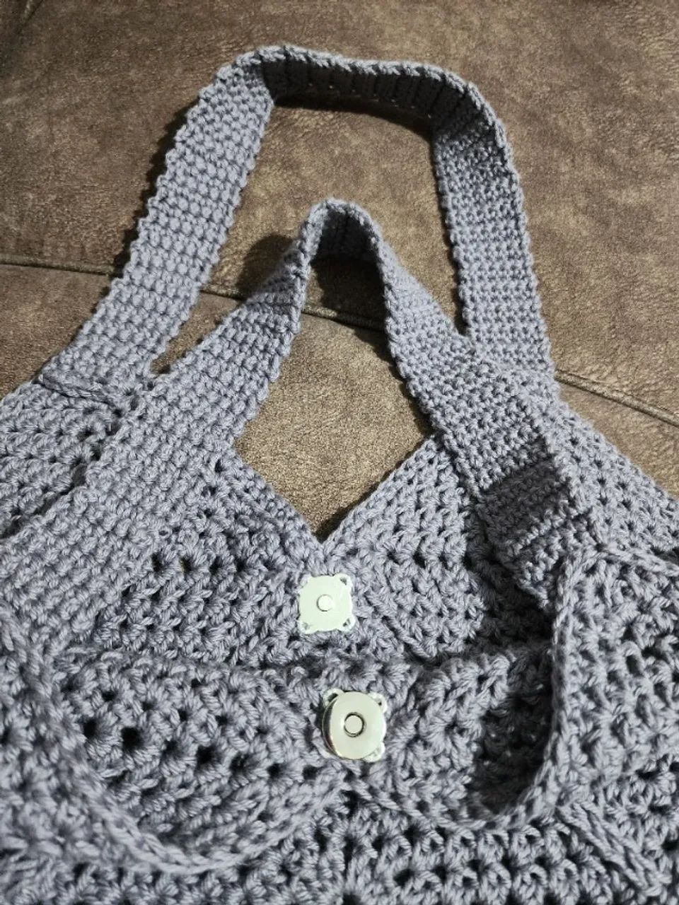 Bolsa Square de Crochê - cor Cinza com flores aplicadas - Foto 2
