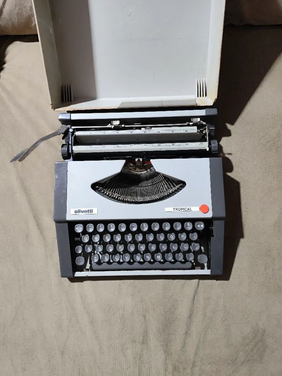 Máquina de escrever olivetti tropical - Foto 4