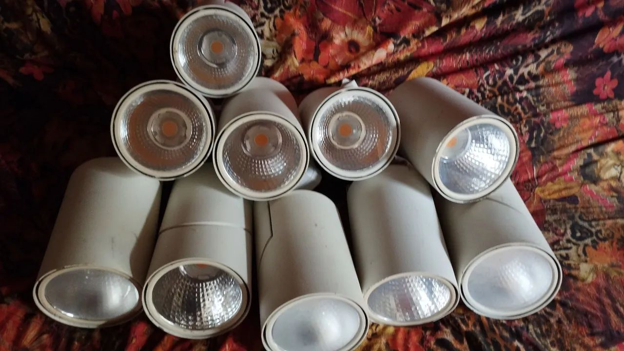 12 luminária e duas réguas - Foto 2
