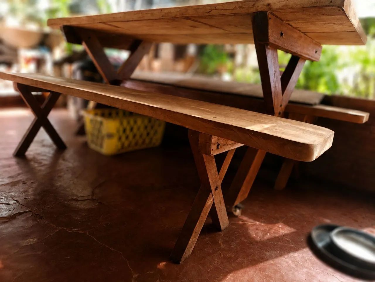Mesa de Madeira com bancos 