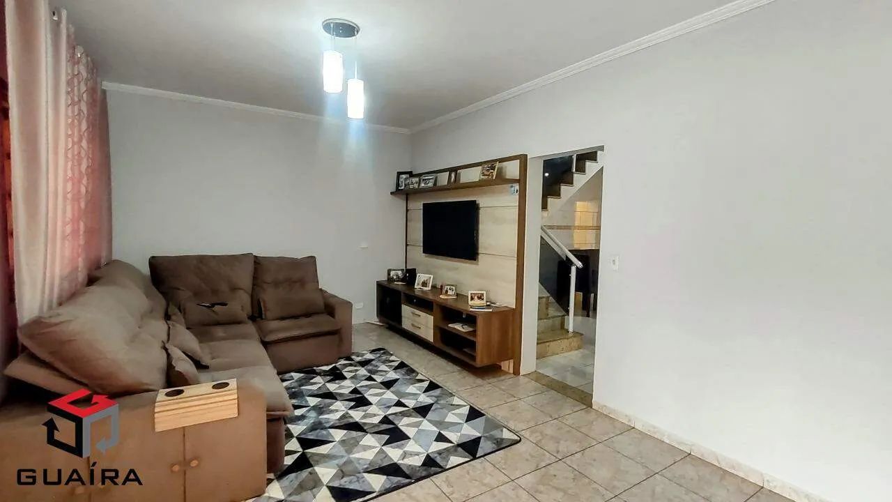 Sobrado residencial e comercial, tem um salão de festas de 125 m². - Foto 2