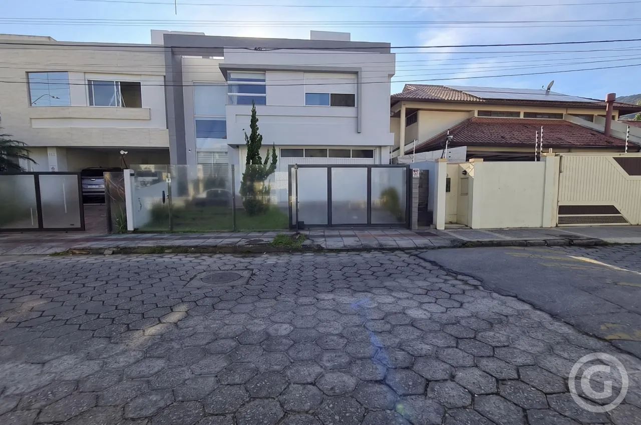 Sofisticação e conforto: Casa mobiliada e com piscina - Foto 2
