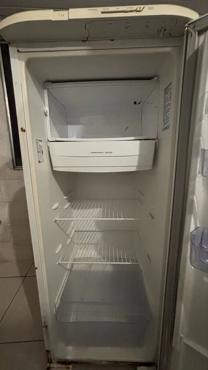 Geladeira Electrolux 1 - 240 Litros - Foto 4