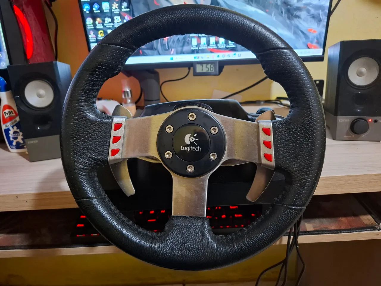 Volante Logitech G27 Driving Force - Com Pedais E Cambio - Foto 2