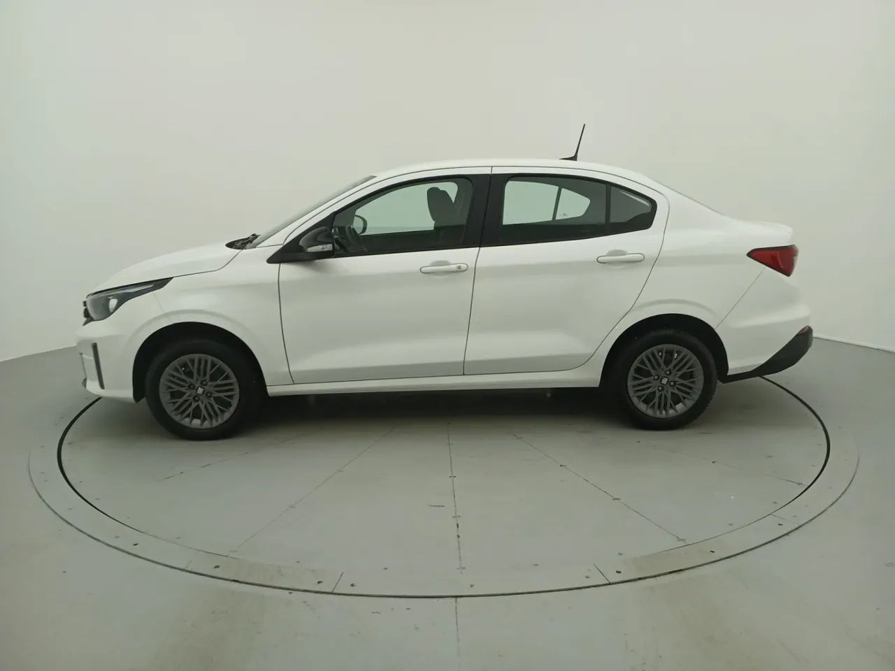 Fiat Cronos Drive 1.0 6V, foto 2 de 18