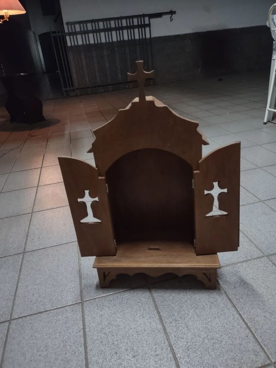 Altar de madeira maciço impecável  - Foto 5