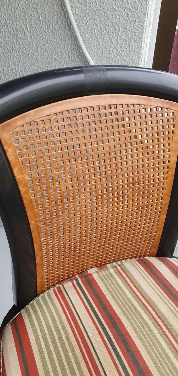 Lote com 8 Cadeiras com Braços - Foto 5