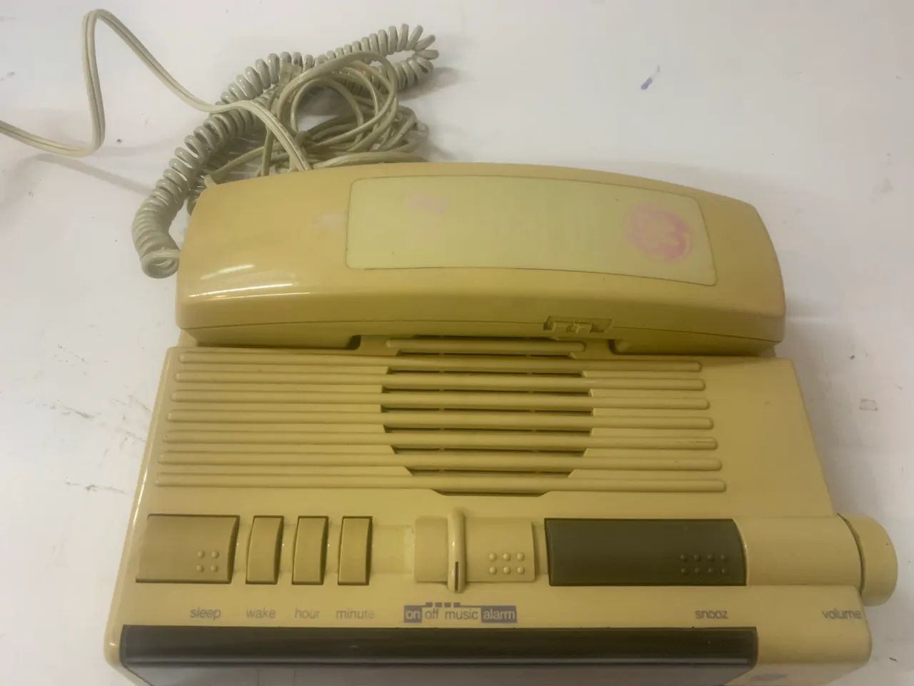 Telefone Rádio Relógio Despertador Vintage da marca GE (General Electric)