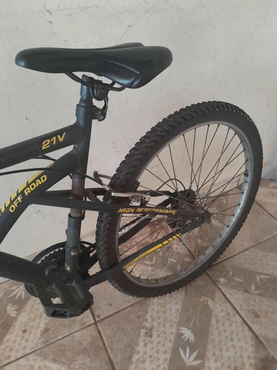  Bicicleta aro 26 com 21 marchas, ótimo pra quem gosta de adrenalina. - Foto 3