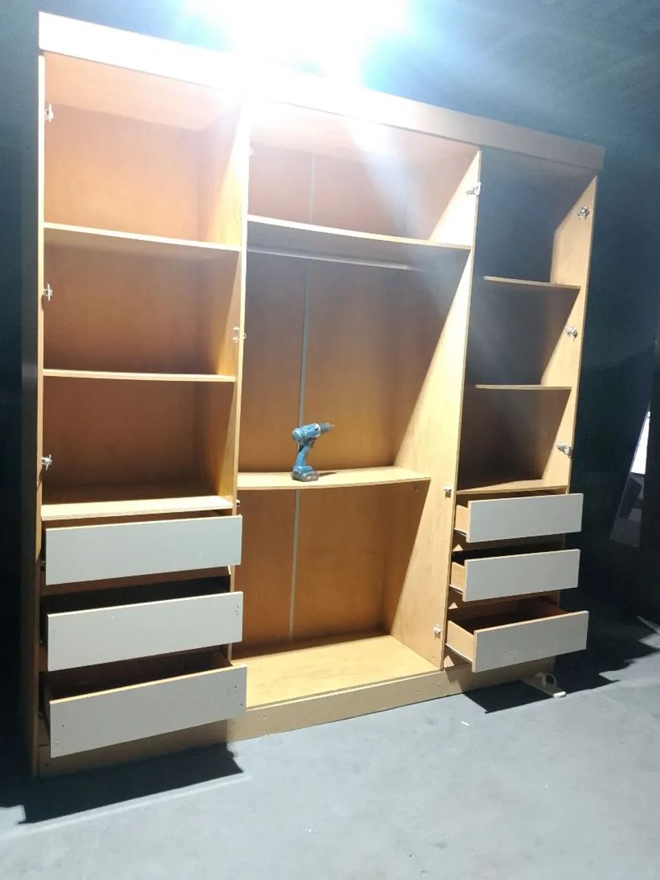 Vendo guarda roupa entrega e montagem grátis  - Foto 2