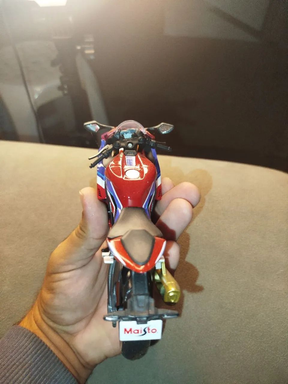 Miniatura moto  CBR 1000 Classe 1/12  - Foto 2