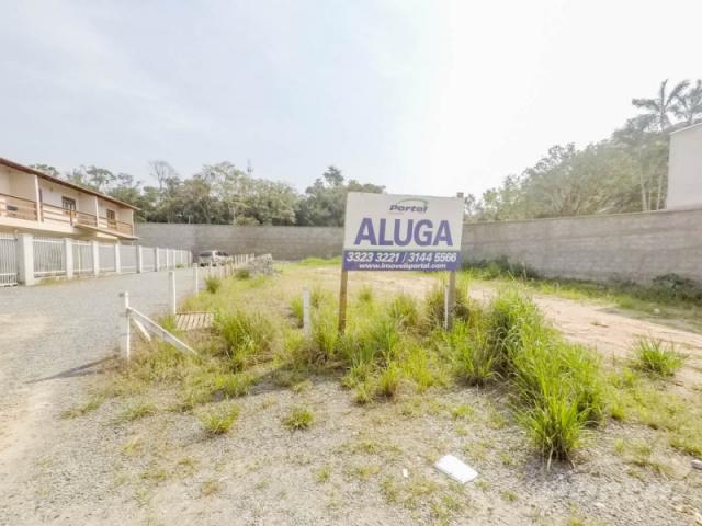 Terreno no bairro velha com 550m², todo cercado e com um contêiner no local.